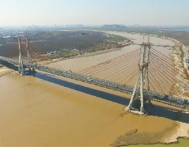 鲁A牌小车“跨黄免费”满一年 货车也将免费！月租房600元